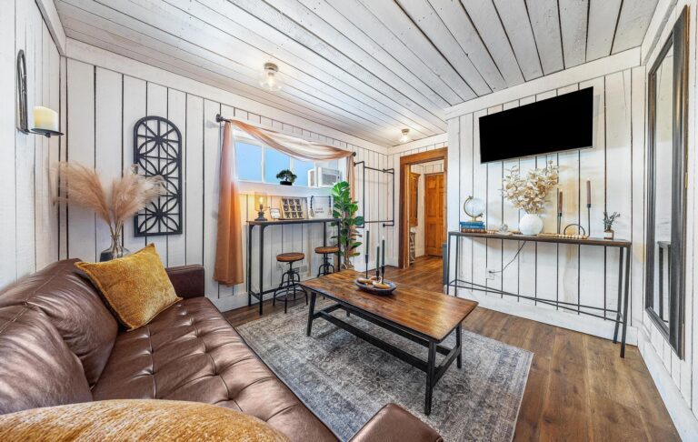 Grooms Suite at opal oak summit in Oakdale, TN